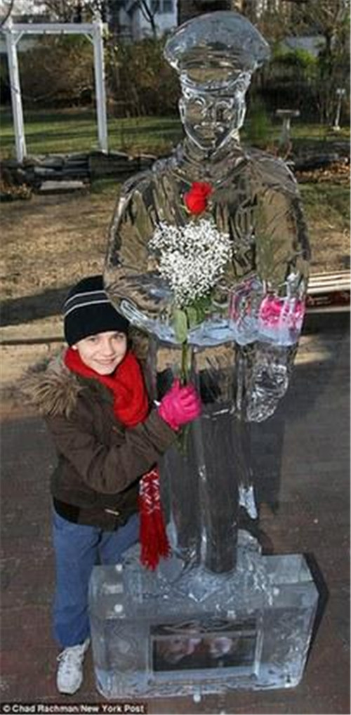 320名圣誕老人集體沖浪？八一八圣誕節(jié)奇聞趣事