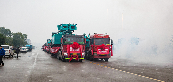 新年開(kāi)門紅！山河智能5000萬(wàn)裝備批量發(fā)車