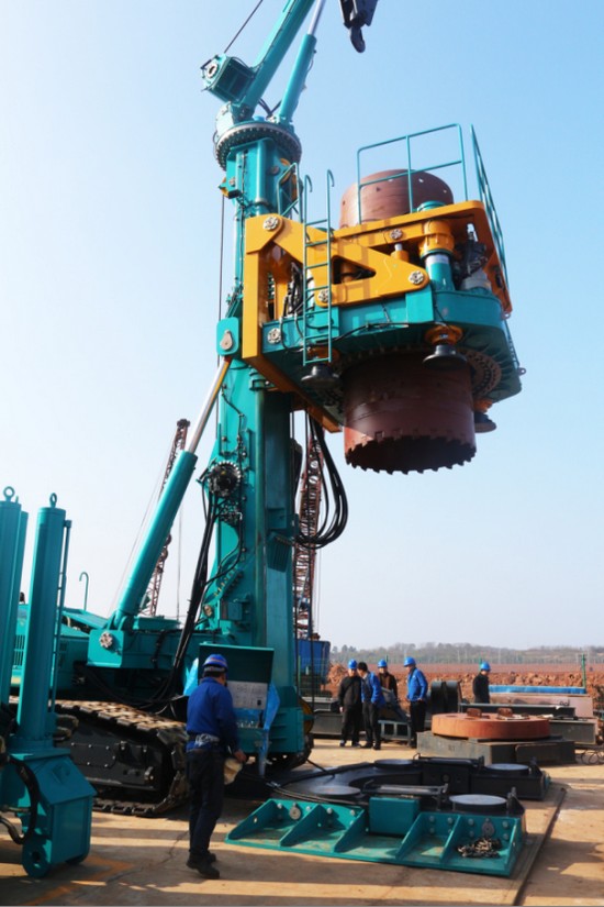 喜訊！山河智能SWRC170自行式全回轉(zhuǎn)全套管鉆機(jī)獲湖南省首臺(tái)(套)重大技術(shù)裝備產(chǎn)品獎(jiǎng)勵(lì)！