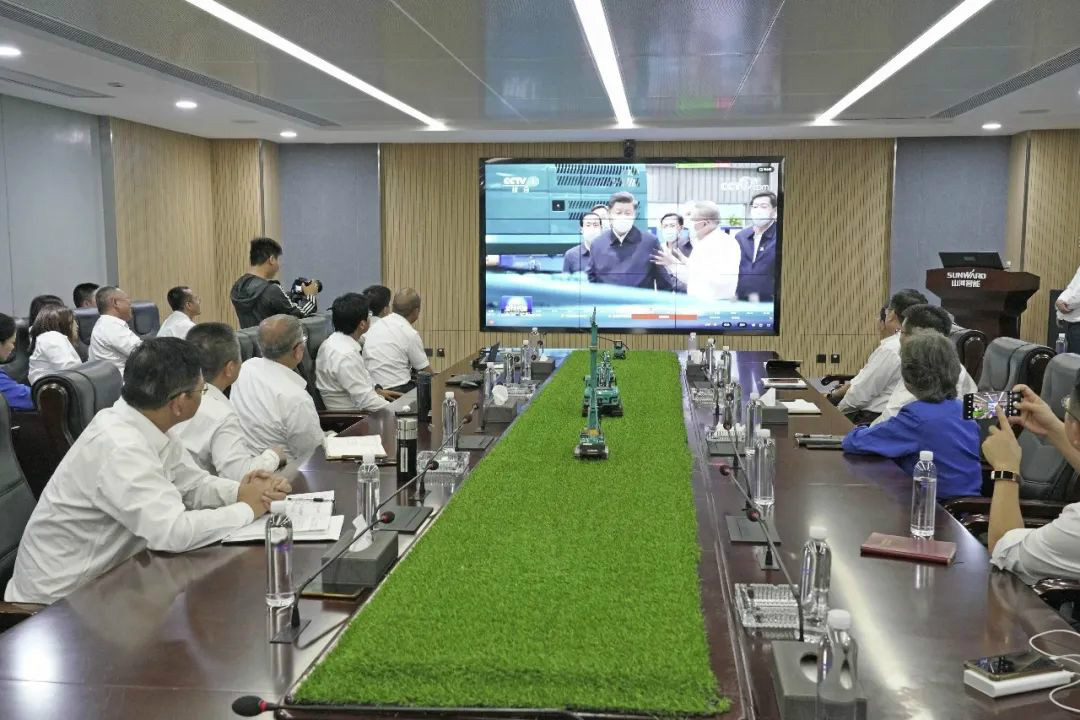 總書記“點贊”山河創(chuàng)新，山河智能集中收看《新聞聯(lián)播》