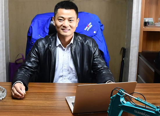 人生浮沉如夢(mèng)，攜手山河勇攀事業(yè)巔峰