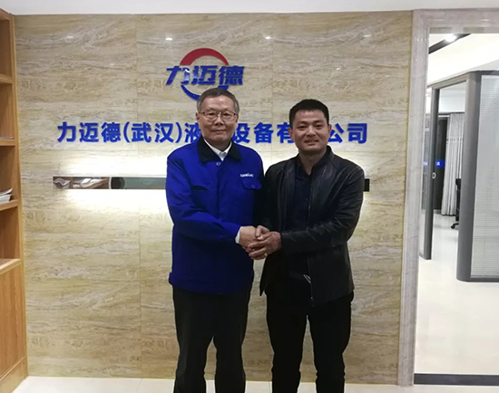 人生浮沉如夢(mèng)，攜手山河勇攀事業(yè)巔峰