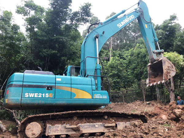 山河智能SWE 215E挖掘機(jī)是他的左膀右臂！