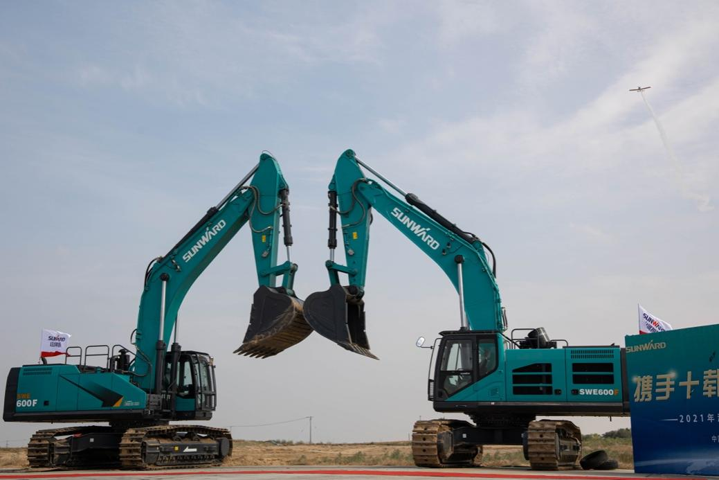 大型挖掘機(jī)批量交付、輕型運(yùn)動(dòng)飛機(jī)推廣……這場活動(dòng)超吸睛